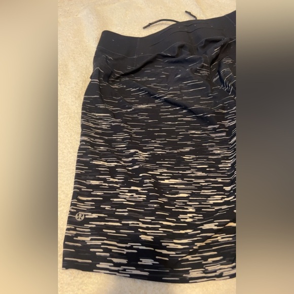 LULULEMON El Current 11" shorts Swim Trunks. - Picture 4 of 6